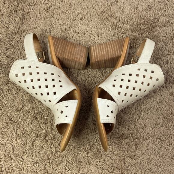 Born Women Off White Havana Perforated Design Leather Blocked Heel Sandals Sz 8 - Picture 3 of 9